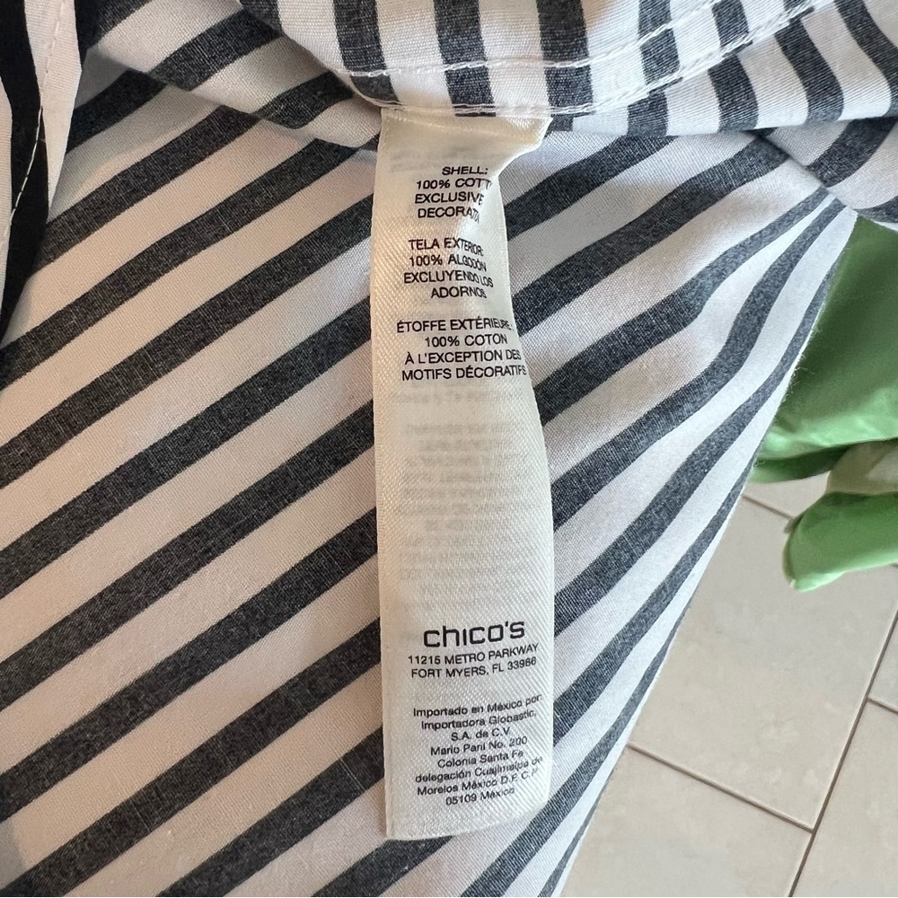Chico’s black and white striped sleeveless button front top size 3 - Picture 4 of 7